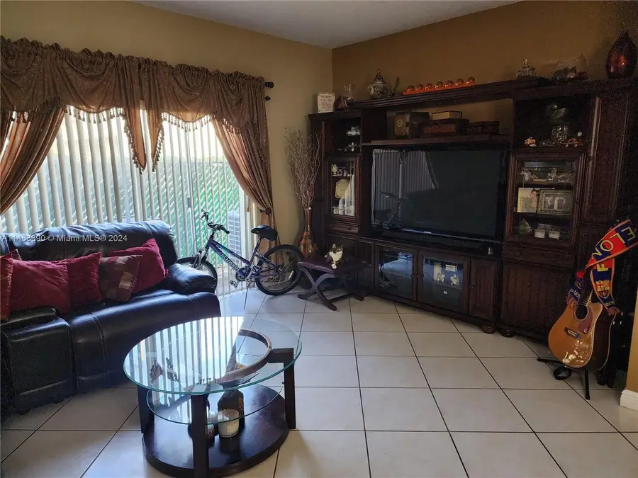 8260 NW 10th St #2, Miami, FL 33126 - Image #3