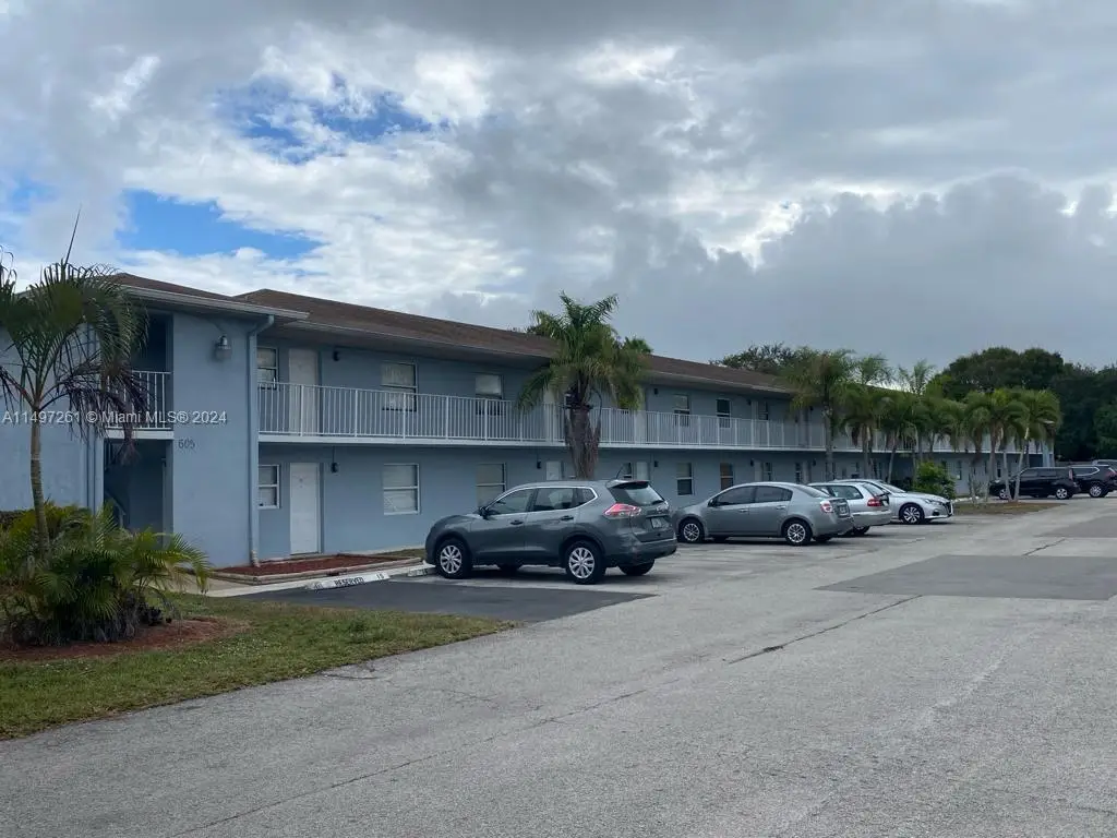 617 Ixoria Ave #29, Fort Pierce, FL 34982 - Image #1