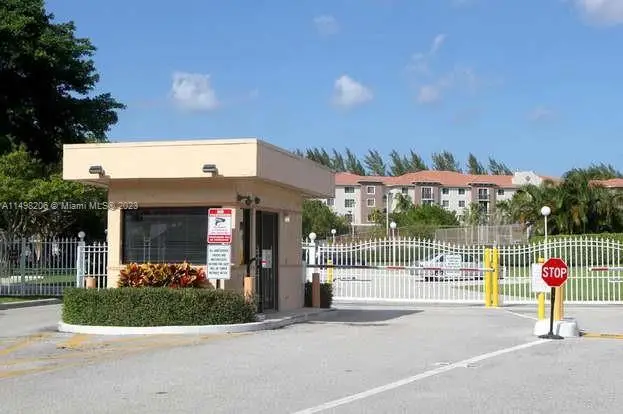 480 Executive Center Dr #4L, West Palm Beach, FL 33401 - #1