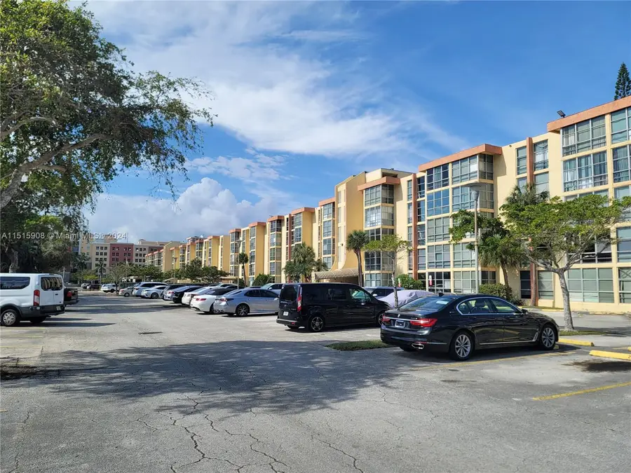 200 172nd St #105, Sunny Isles Beach, FL 33160 - #2