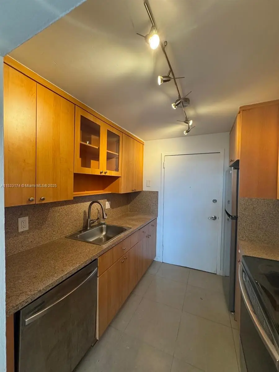 2020 NE 135th St #303, North Miami, FL 33181 - Image #3