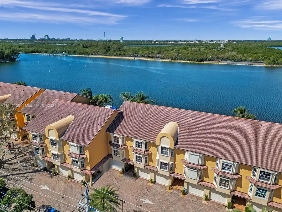 4212 N Ocean Dr, Hollywood, FL 33019 - Image #2