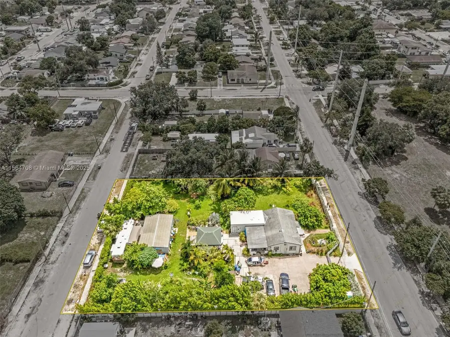2647 NW 87th St, Miami, FL 33147 - Image #2