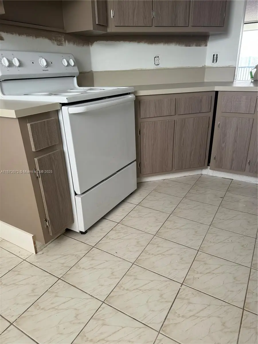 117 Lake Emerald Dr #202, Oakland Park, FL 33309 - Image #3