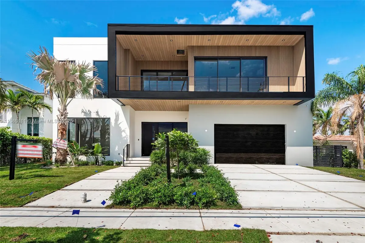 13080 N Bayshore Dr, North Miami, FL 33181 - Image #1