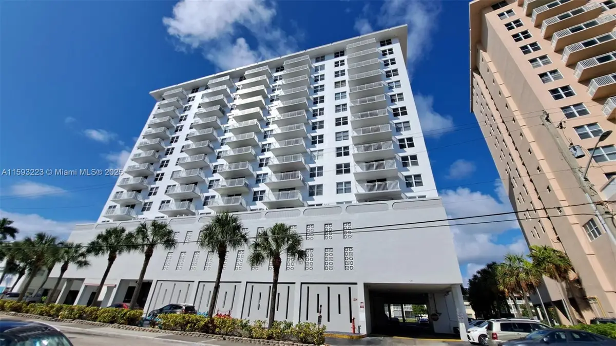 427 Golden Isles Dr #5H, Hallandale Beach, FL 33009 - #1