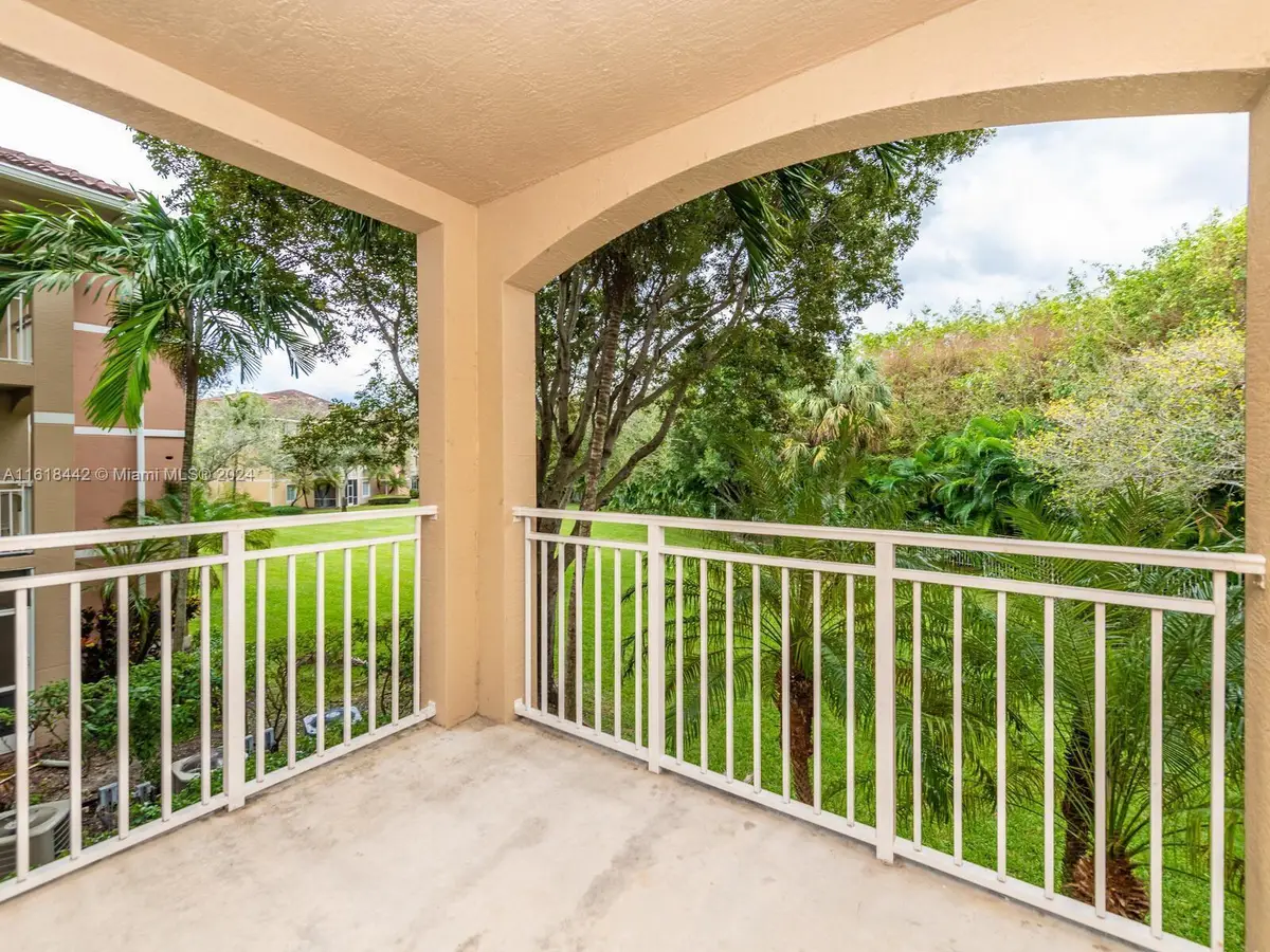 6492 Emerald Dunes Dr #206, West Palm Beach, FL 33411 - Image #1