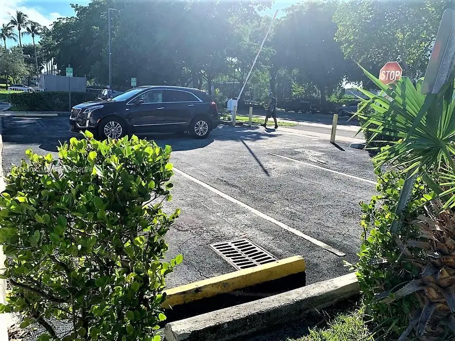 3375 N Country Club Dr, Slip 2, Aventura, FL 33180 - #2