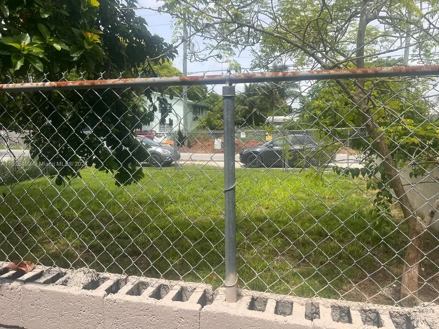 7717 NE 1st Ave, Miami, FL 33138 - Image #2