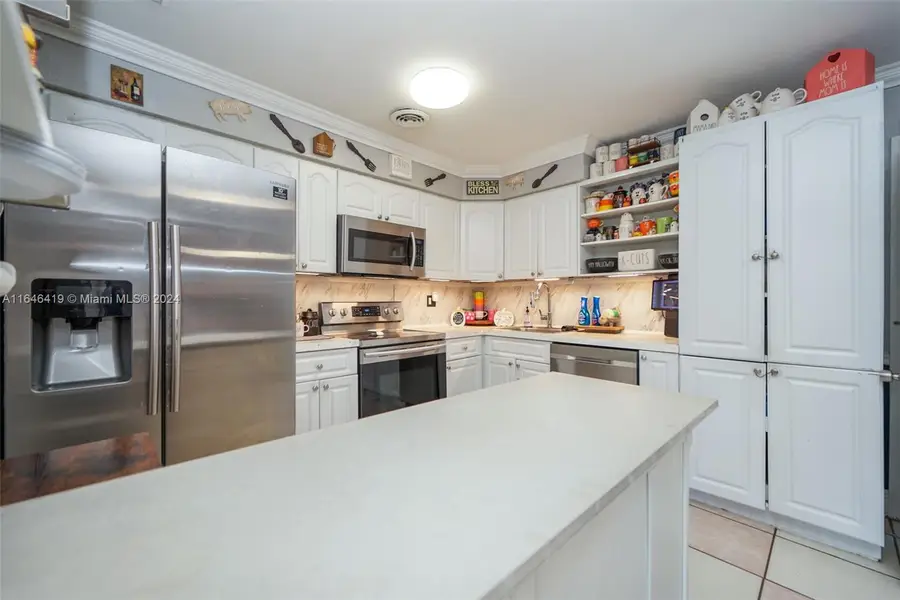 18400 NE 7th Ct, North Miami Beach, FL 33179 - Image #2