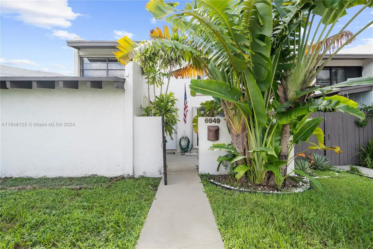 6949 SW 109th Pl, Miami, FL 33173 - Image #1