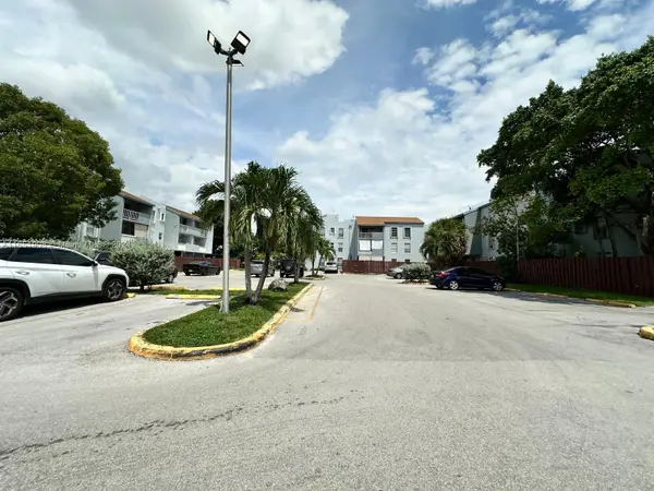 1725 W 60th St #F307, Hialeah, FL 33012