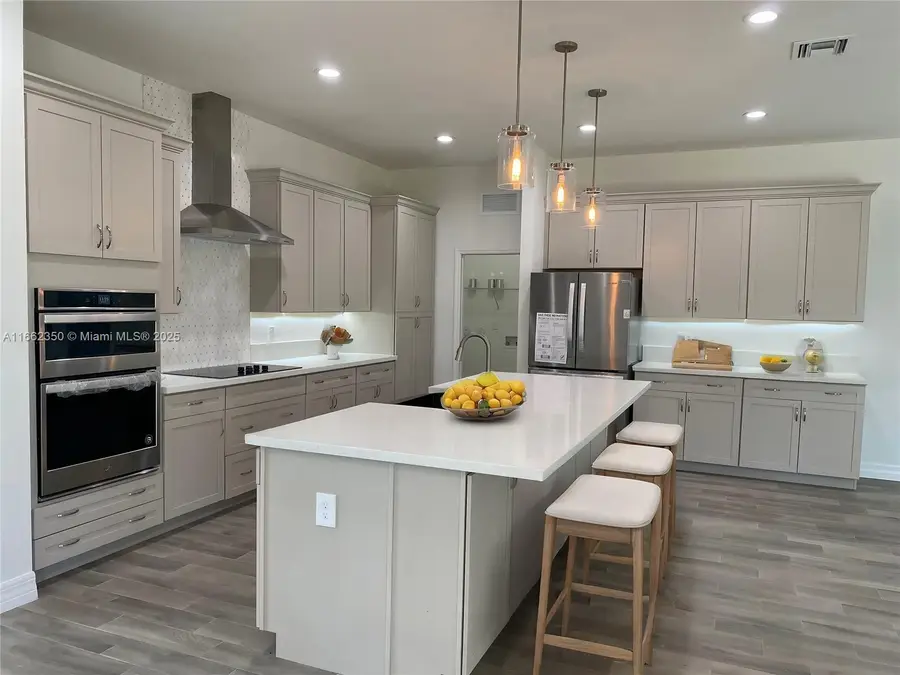 24440 SW 209th Pl, Homestead, FL 33031 - Image #2