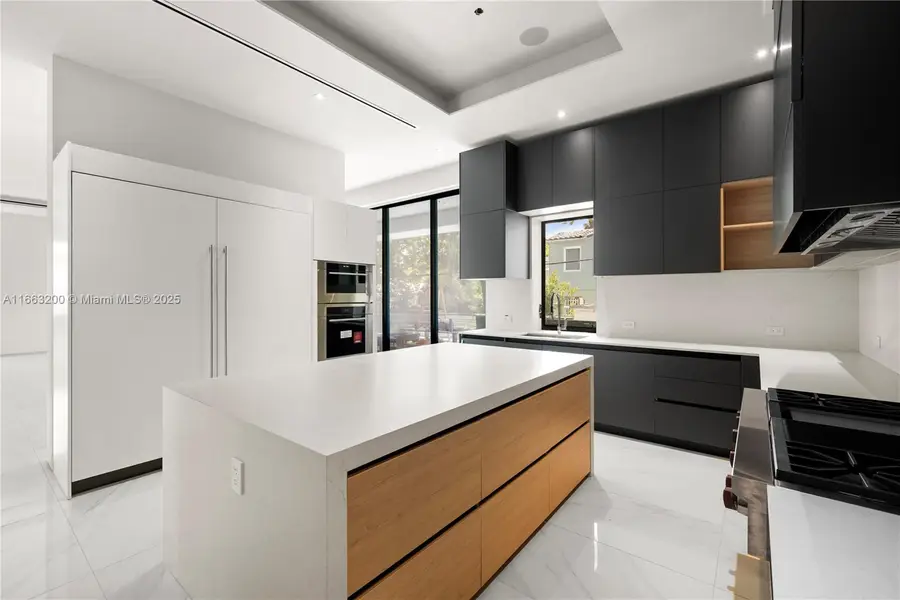 4430 Nautilus Dr, Miami Beach, FL 33140 - #3