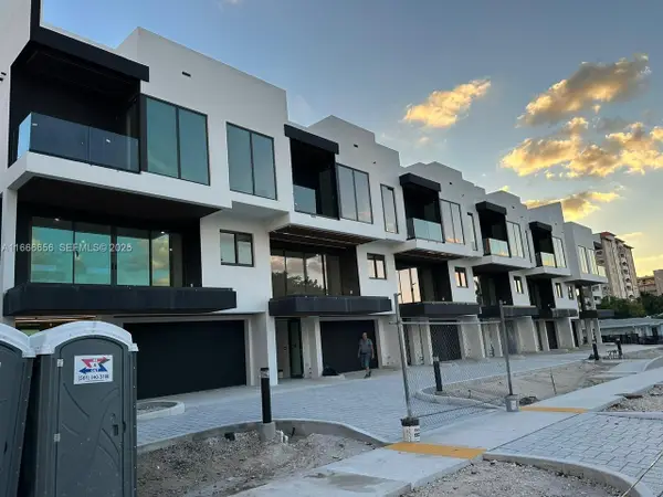 3222 NE 7th St #2, Pompano Beach, FL 33062