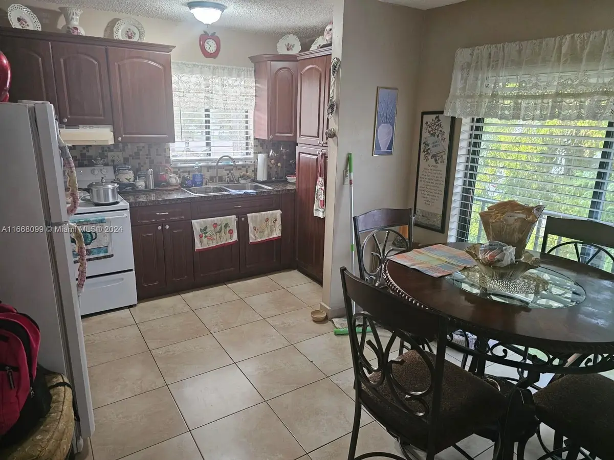 1521 W 42nd Pl #18, Hialeah, FL 33012 - Image #1