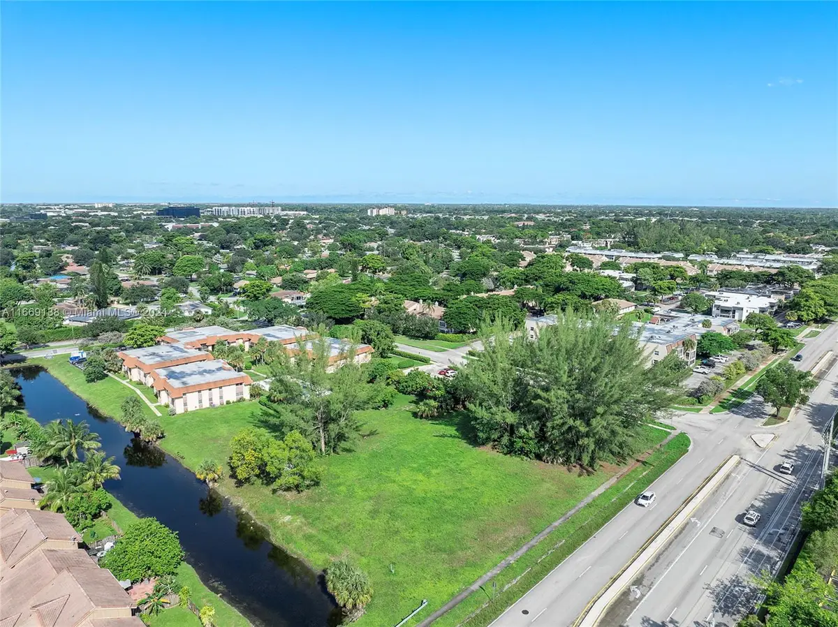 27th Riverside Dr, Coral Springs, FL 33065 - Image #1