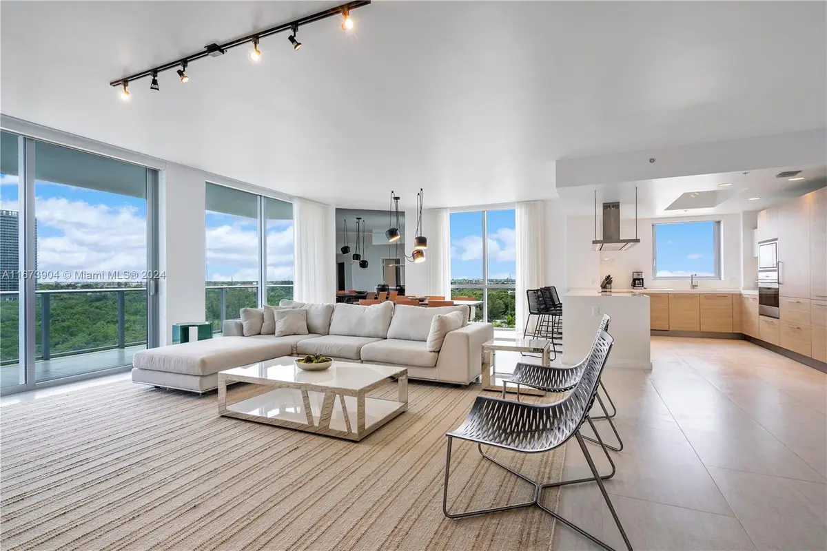 17111 Biscayne Blvd #802, North Miami Beach, FL 33160 - Image #1