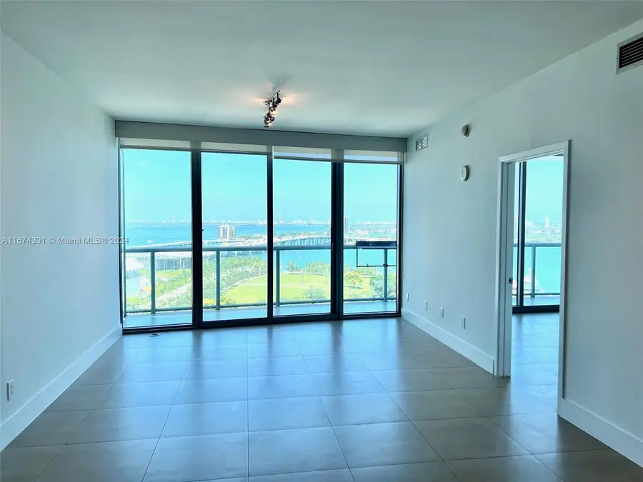 888 Biscayne Blvd #1811, Miami, FL 33132 - Image #2