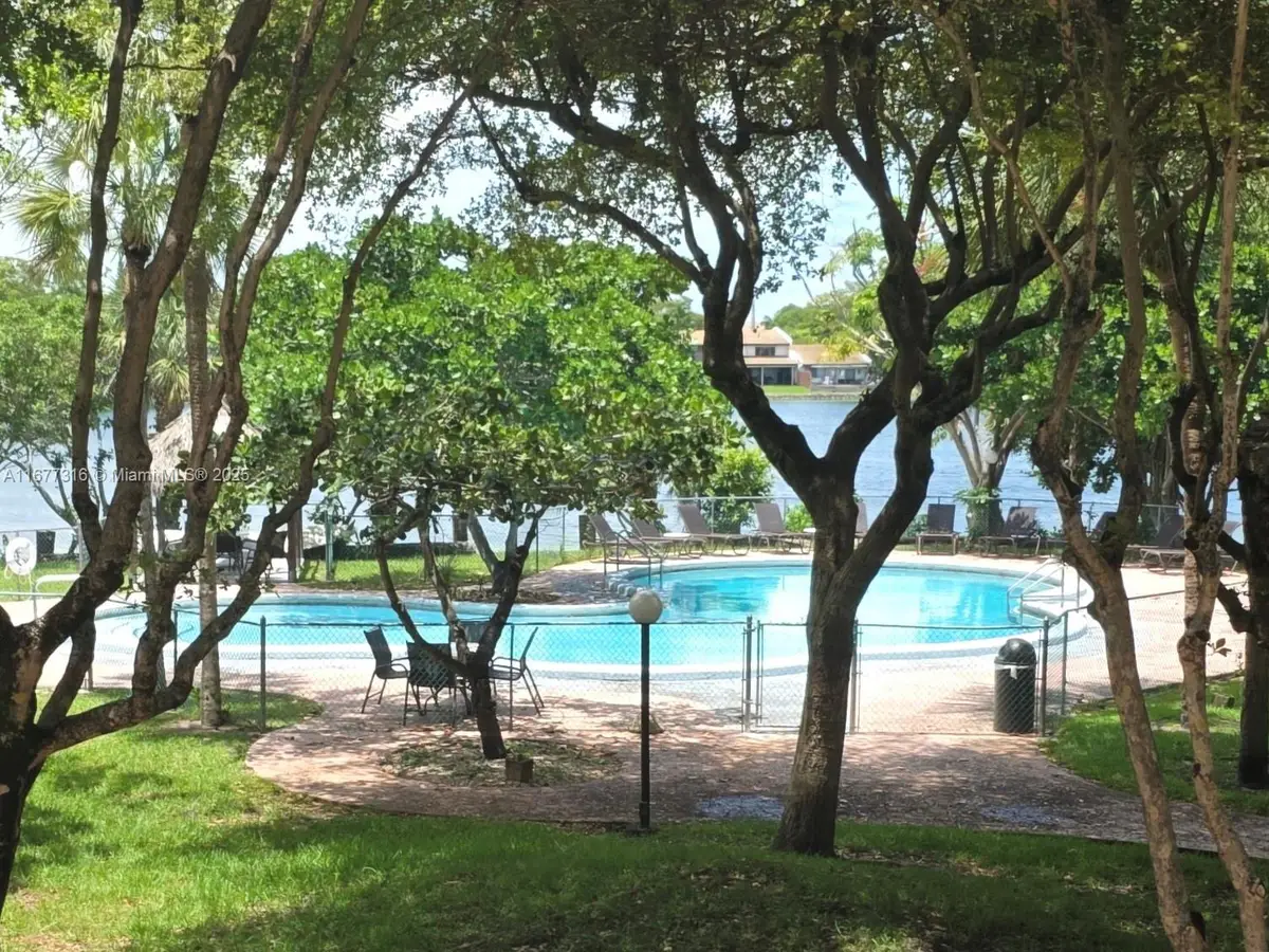 661 NE 195th St #215, Miami, FL 33179 - Image #1