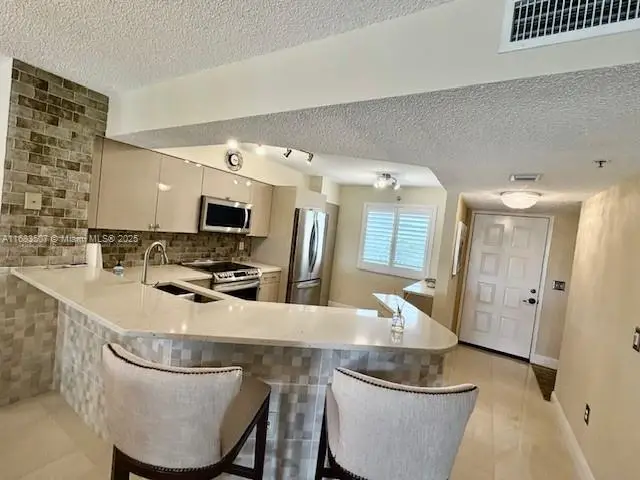 2334 S Cypress Bend Dr #501, Pompano Beach, FL 33069 - Image #2