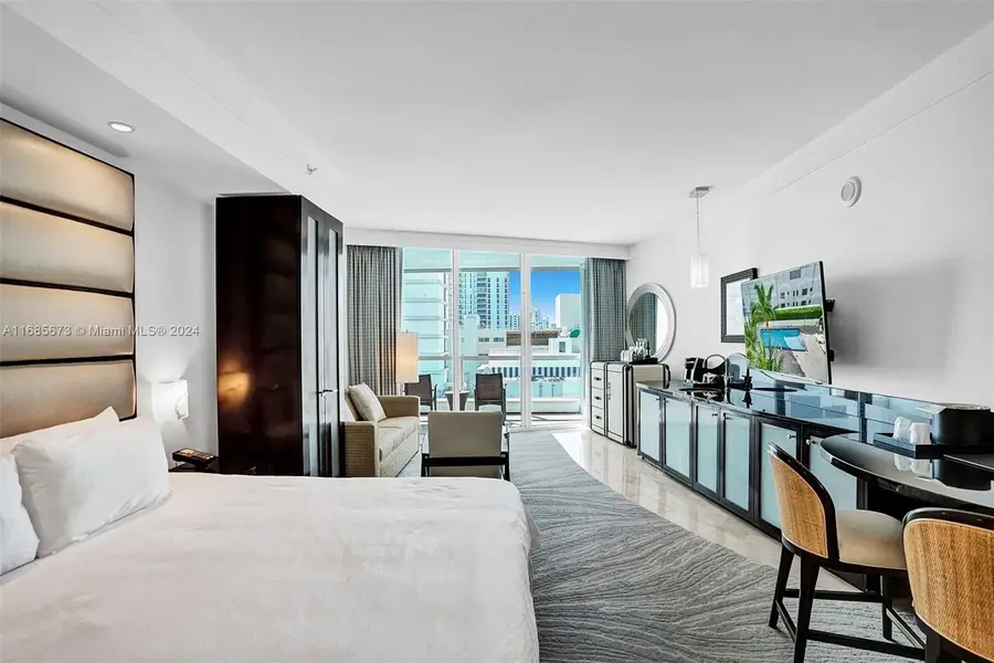 4391 Collins Ave #915, Miami Beach, FL 33140 - Image #2