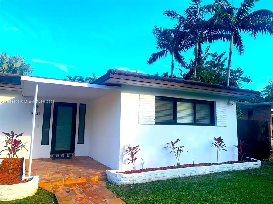 10825 Peachtree Dr, Miami, FL 33161 - Image #2