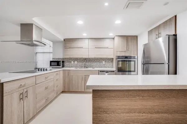 20350 W Country Club Dr #120-4, Aventura, FL 33180