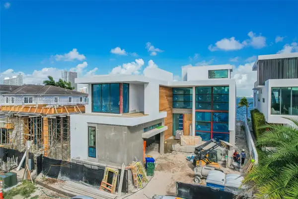 1045 N Venetian Dr, Miami, FL 33139