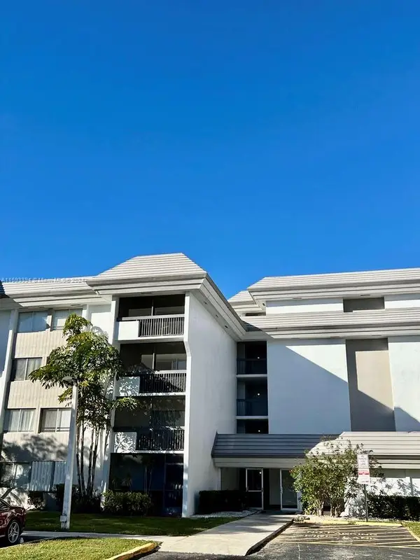 721 N Pine Island Rd #213, Plantation, FL 33324