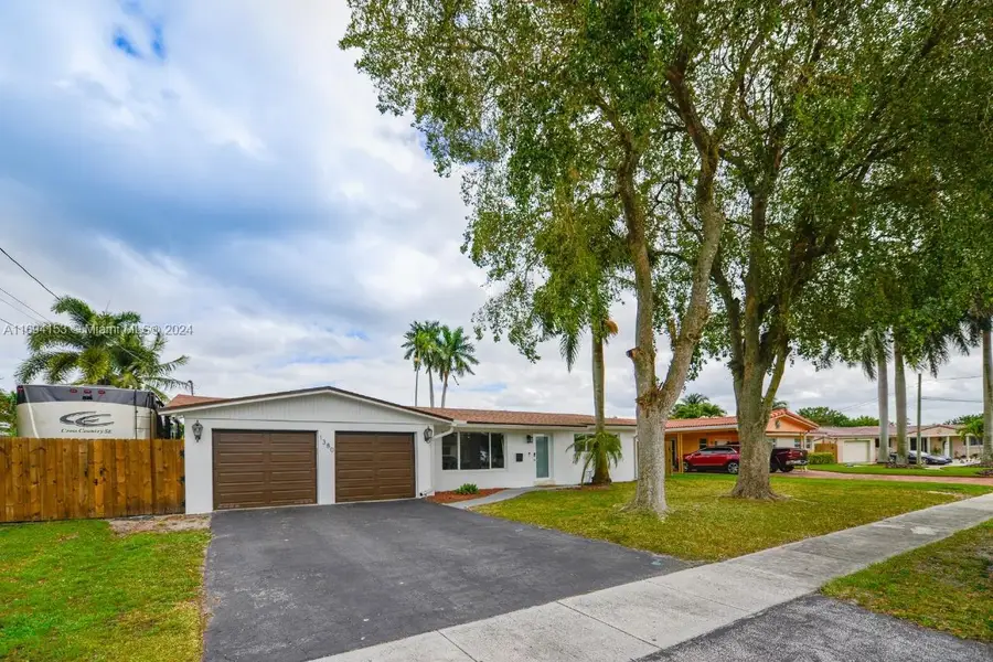 1380 SW 56th Ave, Plantation, FL 33317 - Image #2