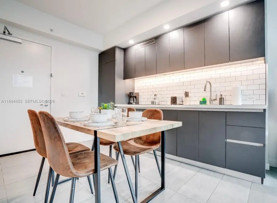 227 NE 2nd St #1705, Miami, FL 33132 - #2