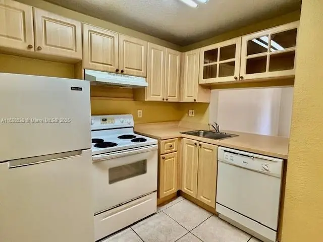 9350 Fontainebleau Blvd #203, Miami, FL 33172 - Image #1