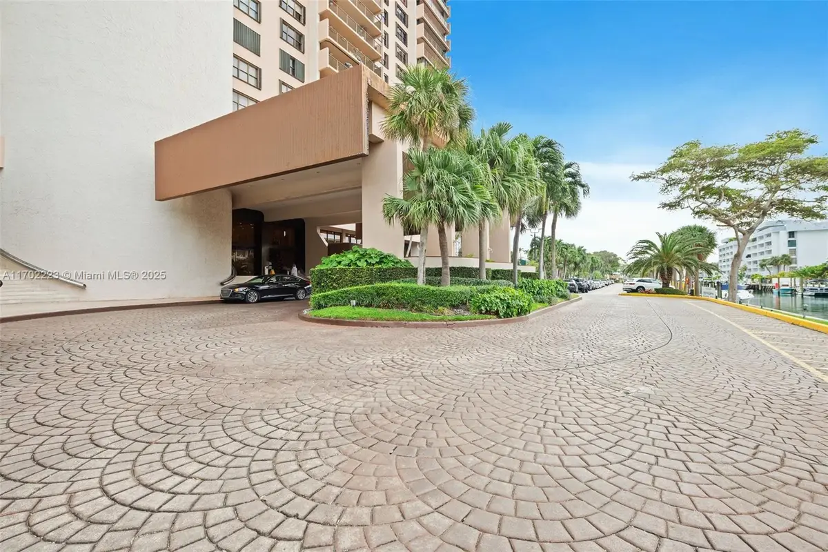 1800 NE 114th St #1710, Miami, FL 33181 - Image #1