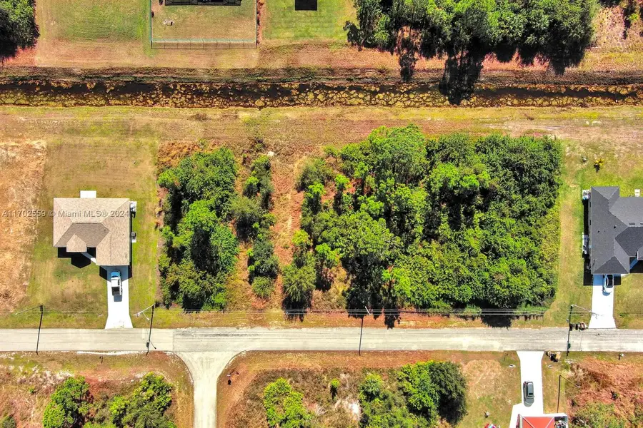 844 Carbon St E, Lehigh Acres, FL 33974 - Image #3