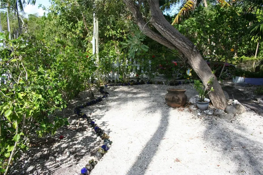 230 Antigua Rd, Tavernier, FL 33070 - Image #2