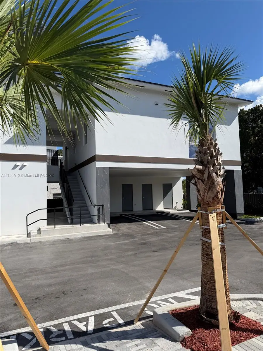 210 SE 10th St, Hallandale Beach, FL 33009 - #2