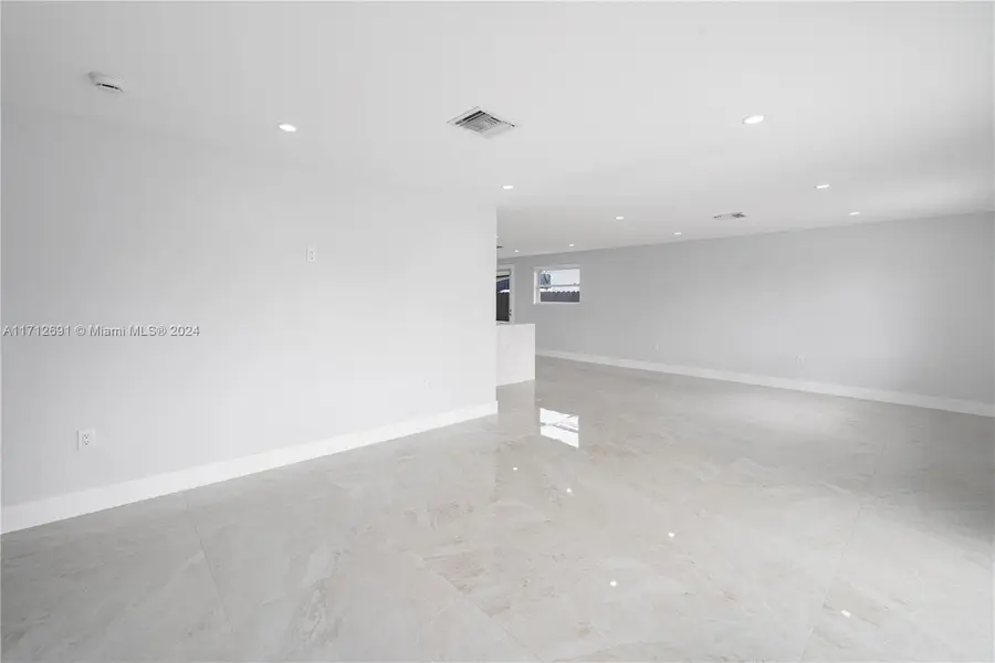 725 E 53rd St, Hialeah, FL 33013 - Image #3