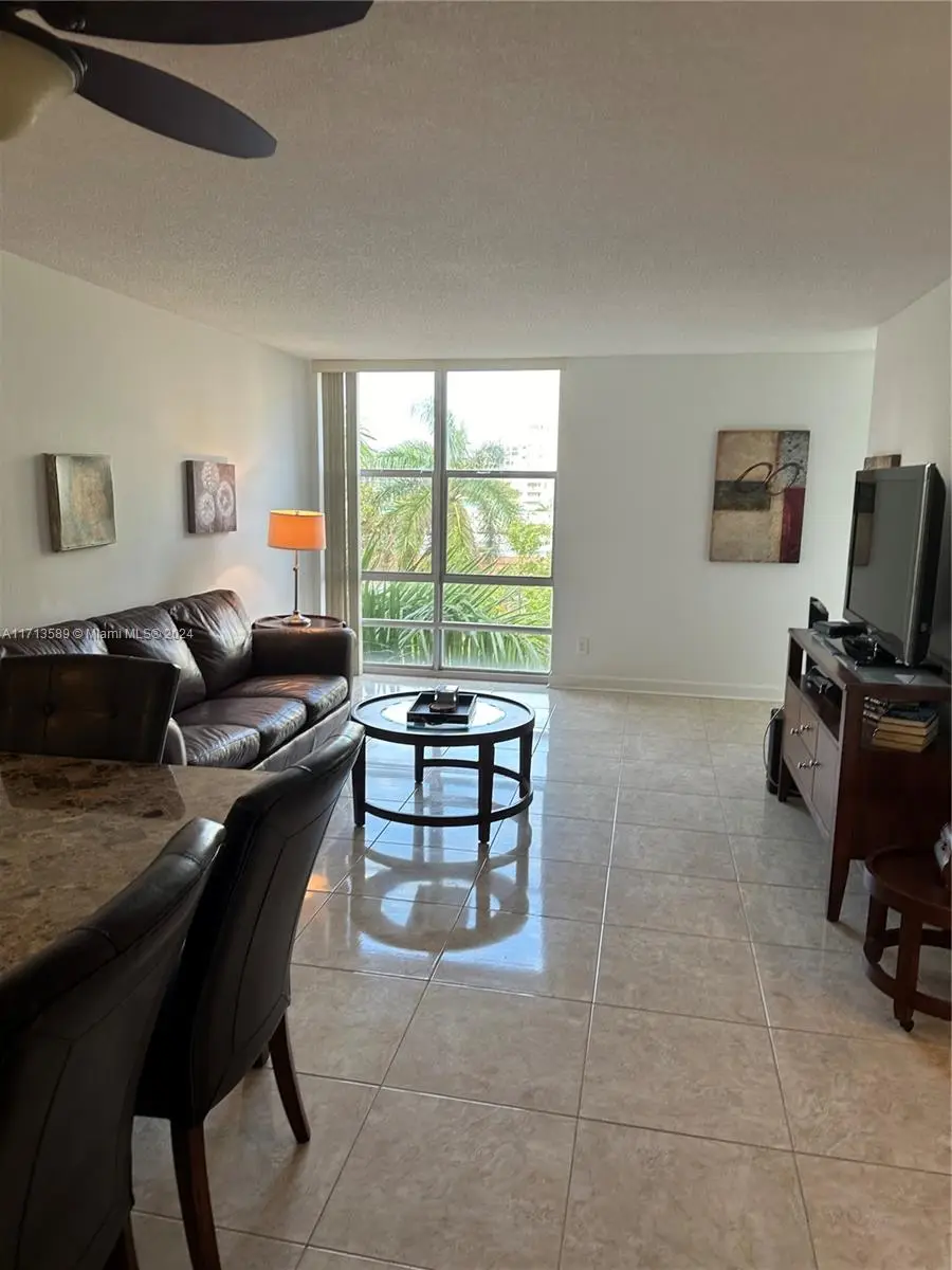210 172nd St #523, Sunny Isles Beach, FL 33160 - #3