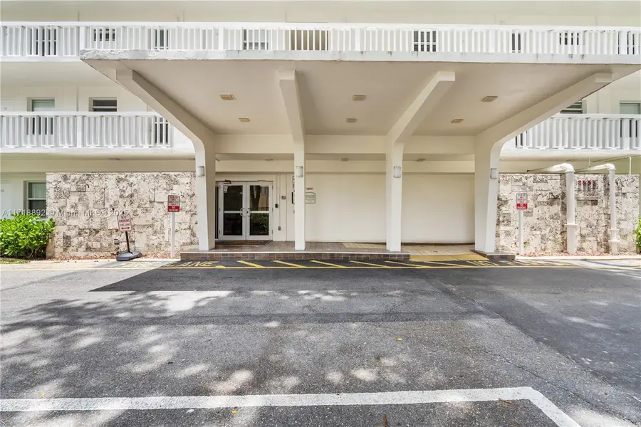 2555 NE 11th St #303, Fort Lauderdale, FL 33304 - Image #3