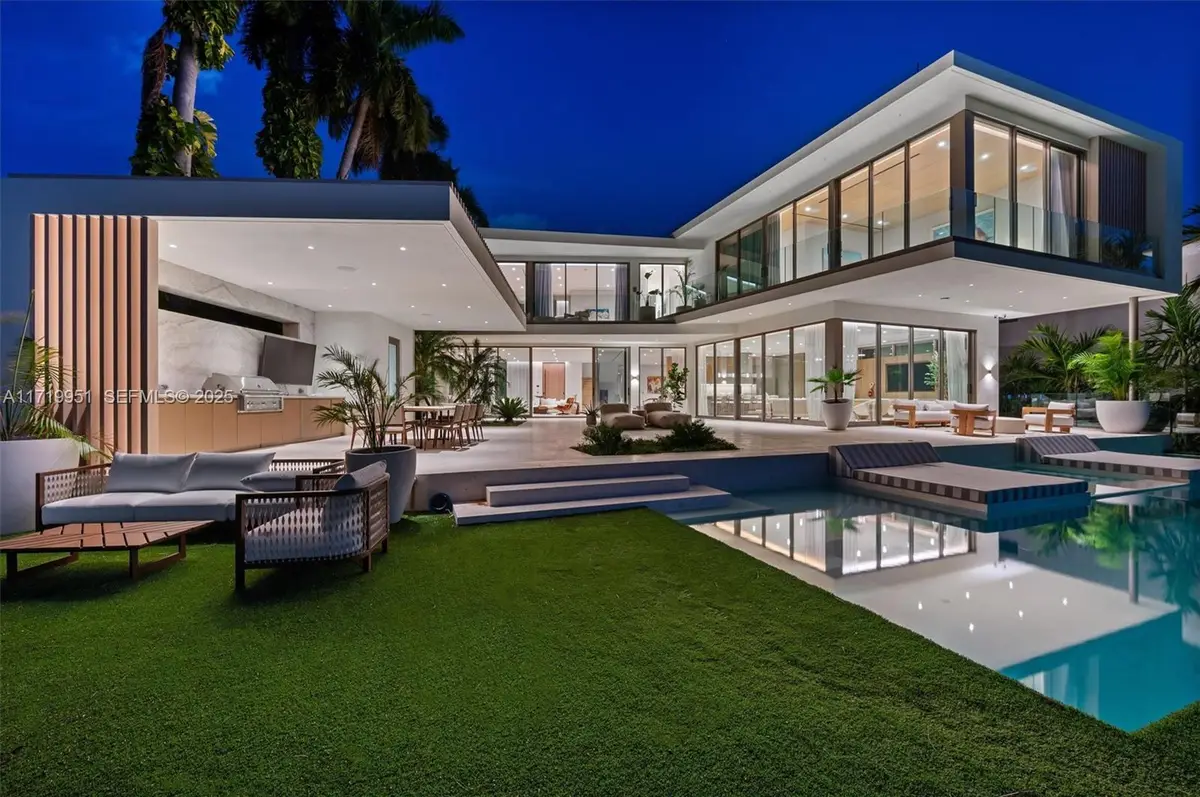 424 W Rivo Alto Dr, Miami Beach, FL 33139 - Image #1