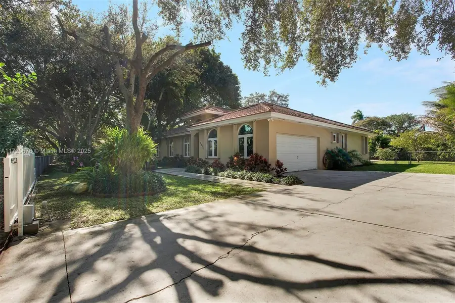 13550 SW 82nd Ave, Pinecrest, FL 33156 - Image #2