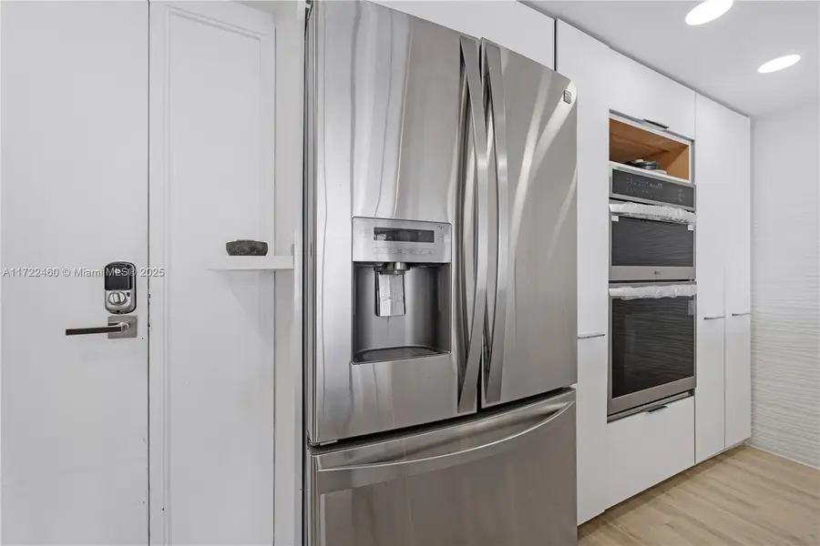 7601 E Treasure Dr #2209, North Bay Village, FL 33141 - Image #3