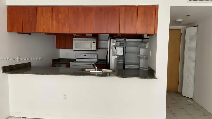 1200 Brickell Bay Dr #2007, Miami, FL 33131 - Image #2