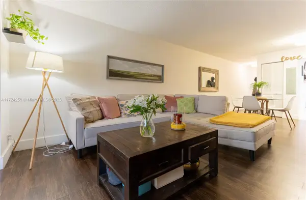 2821 NE 163rd #3i, North Miami Beach, FL 33160