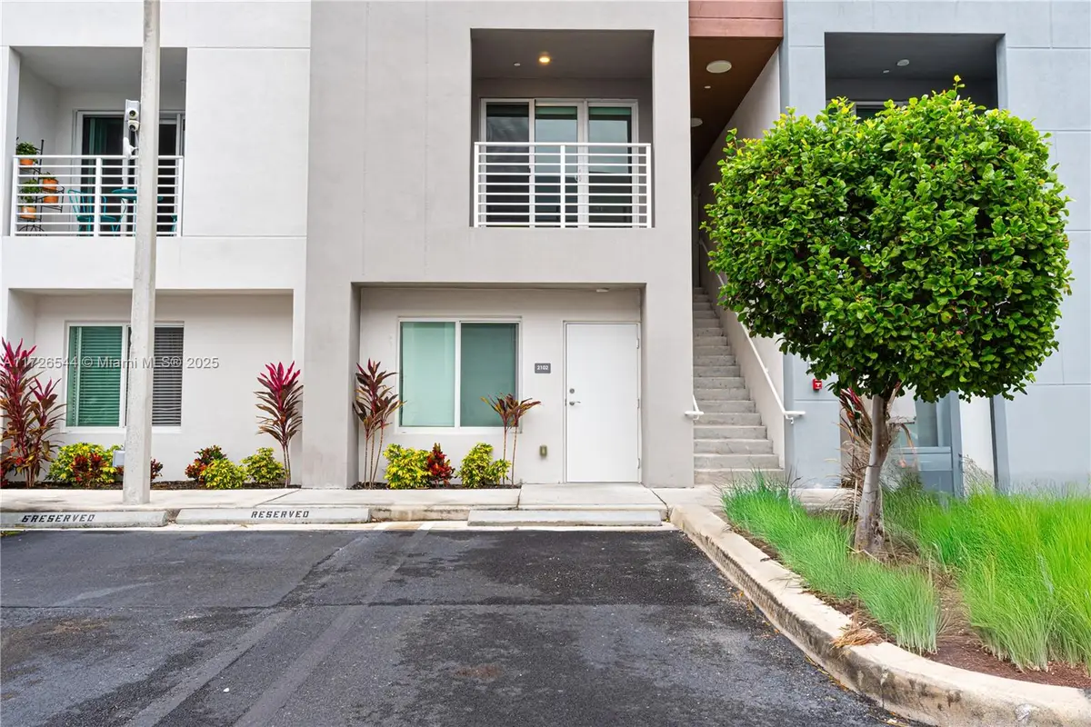 2555 NE 193rd St #2102, Miami, FL 33180 - Image #1