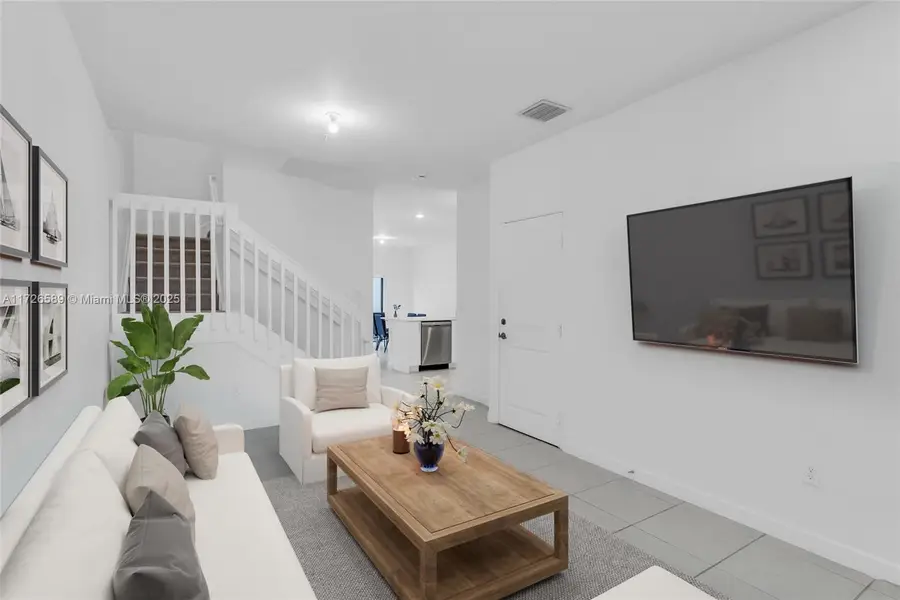 274 SW 159th Pl, Pembroke Pines, FL 33027 - Image #3