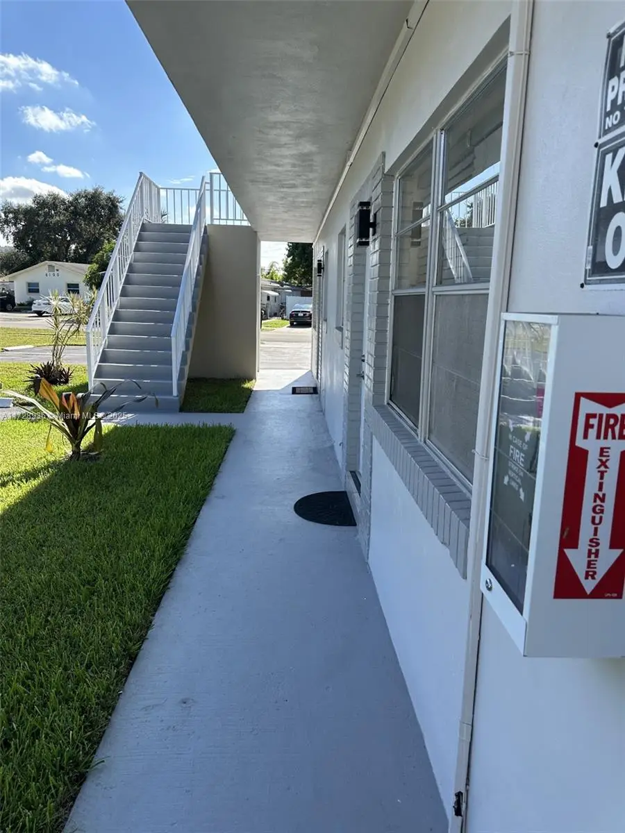 6101 Garfield St, Hollywood, FL 33024 - #2