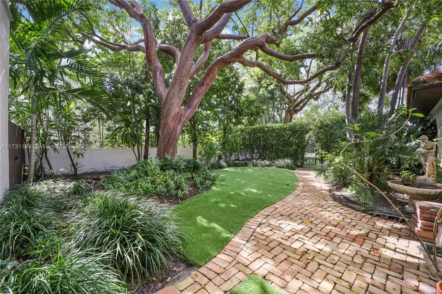 6121 La Gorce Dr, Miami Beach, FL 33140 - Image #2