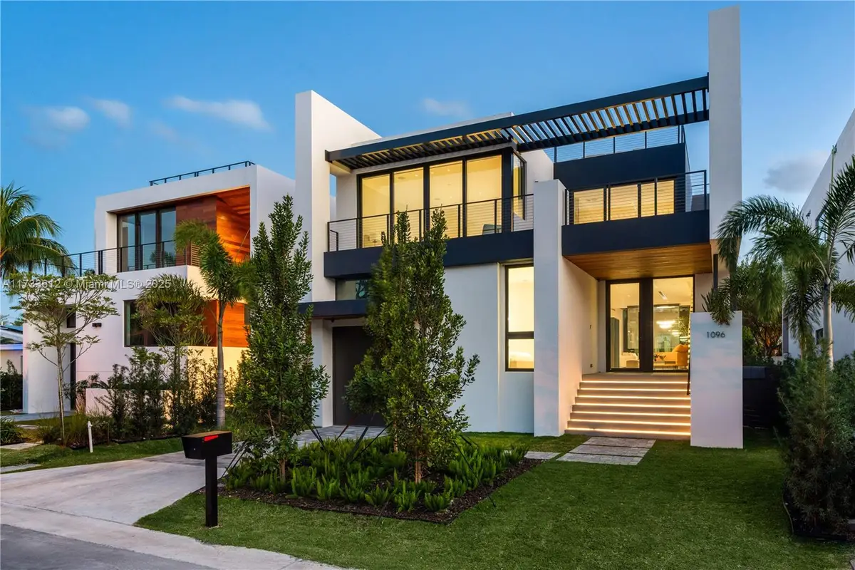 1096 N Venetian Dr, Miami, FL 33139 - Image #1